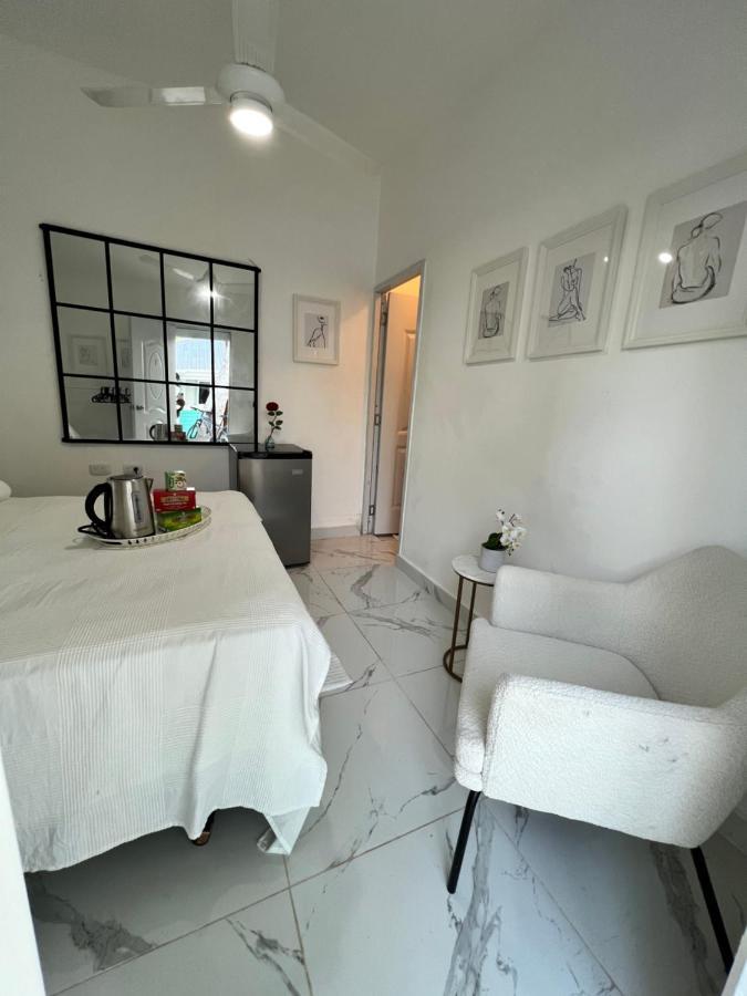Casa Rosada Beach Front Mano Juan Bagian luar foto