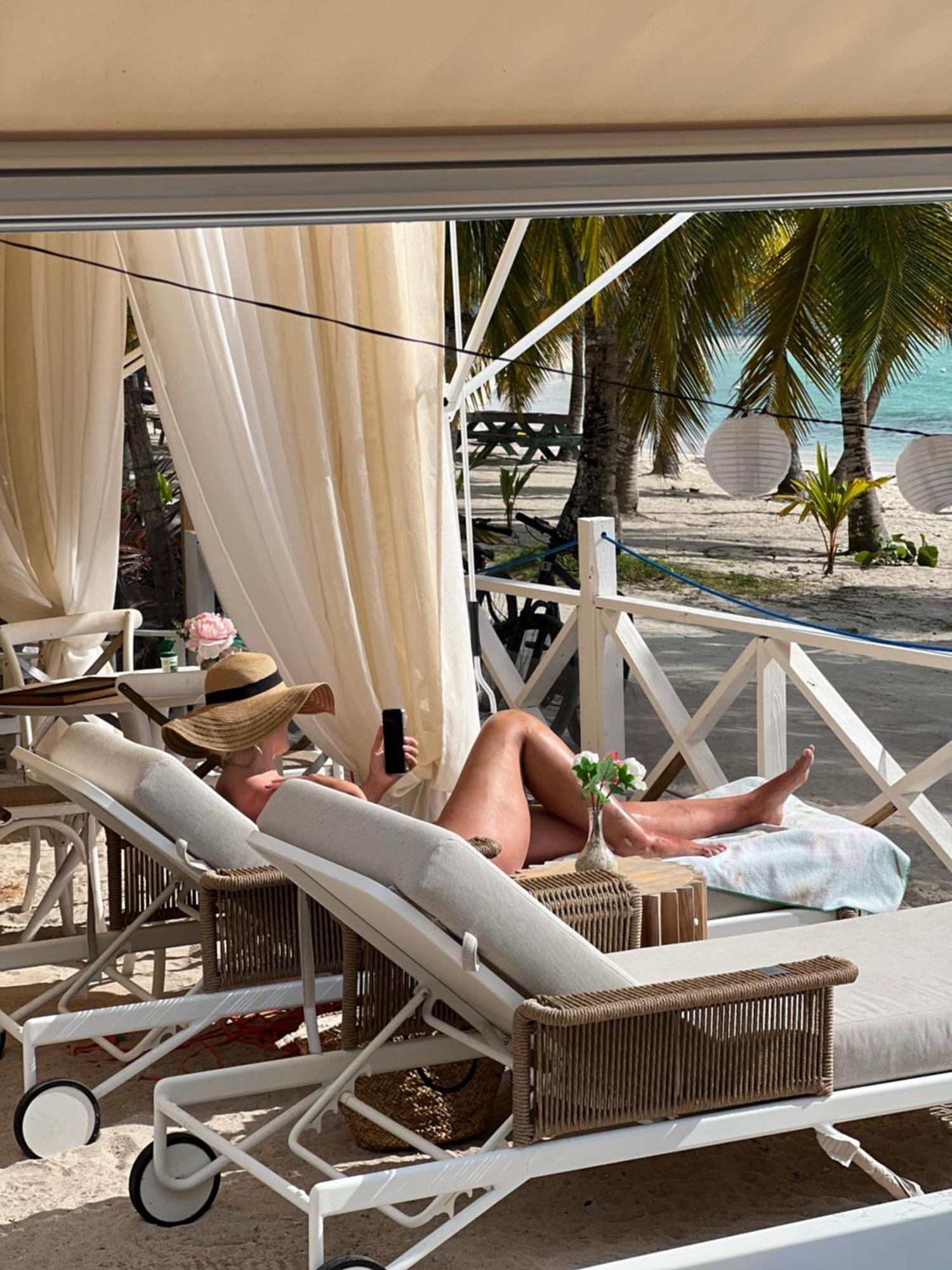 Casa Rosada Beach Front Mano Juan Bagian luar foto